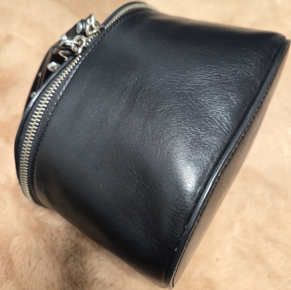 Marc Jacobs Black Canteen Riveted Limited Edition Crossbody Bag - Picture 9 of 11